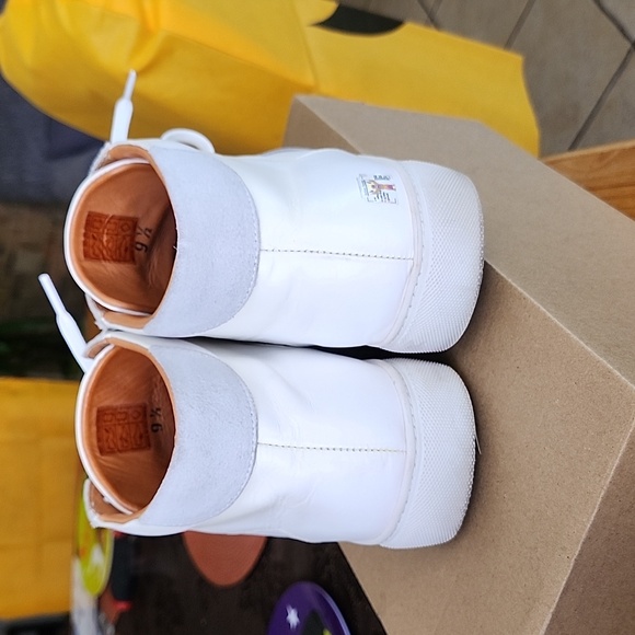 Beckett Simonon Near New - Picture 4 of 5